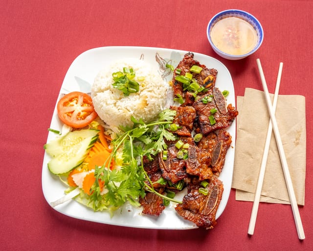 Cơm Sườn Bò Đại Hàn (Rice w/ Korean BBQ Beef Ribs).