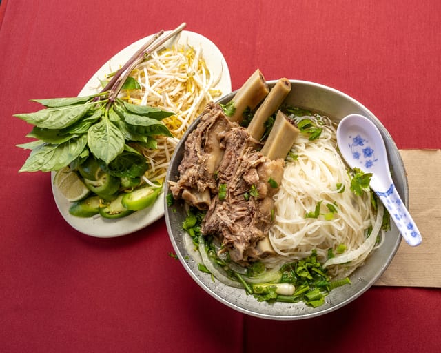 Phở Sườn Bò (Beef Ribs, Medium only).
