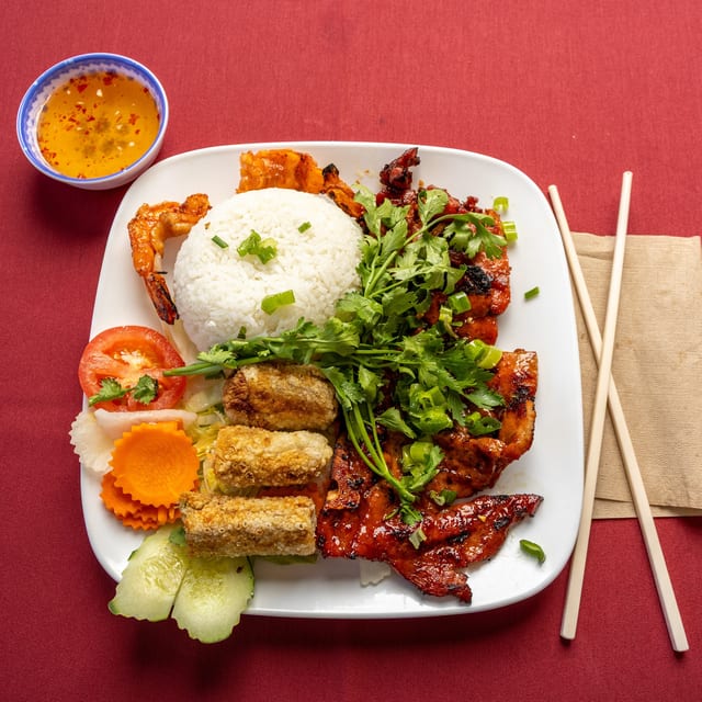 Cơm Chiên Thập Cẩm (Fried Rice Combination — Chicken, Shrimp, Pork).